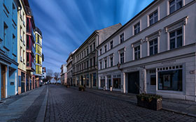 Nachts in der Köpenicker Grünstraße ohne Straßenbeleuchtung bei Vollmond III