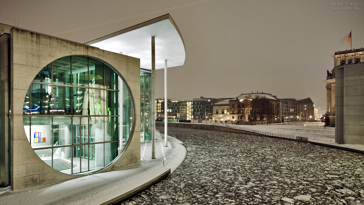 Marie-Elisabeth-Lüders-Haus - Nachtaufnahme - Winter 2010