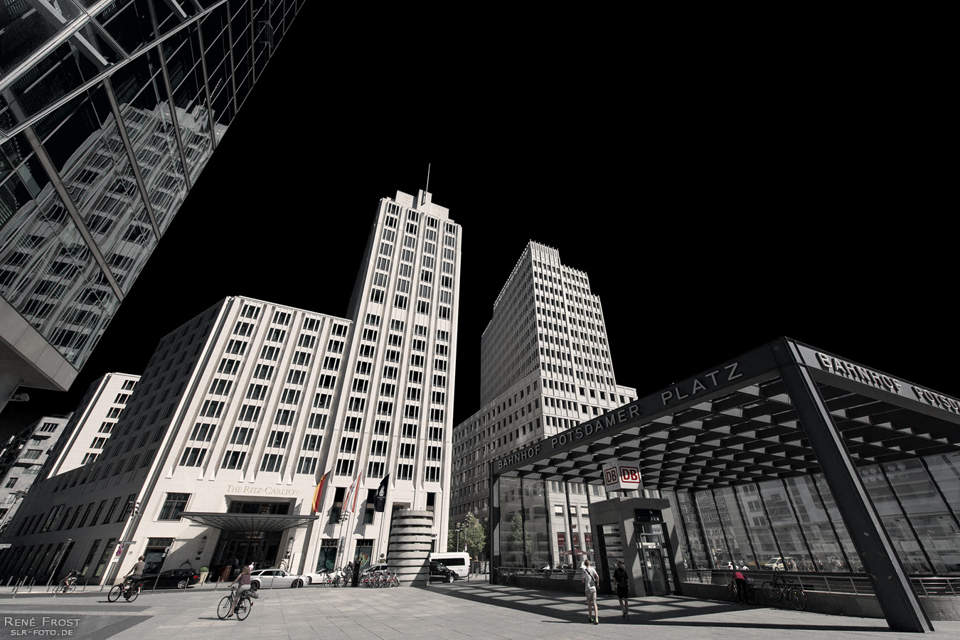 Beisheim Center und Eingang zum Bahnhof Potsdamer Platz