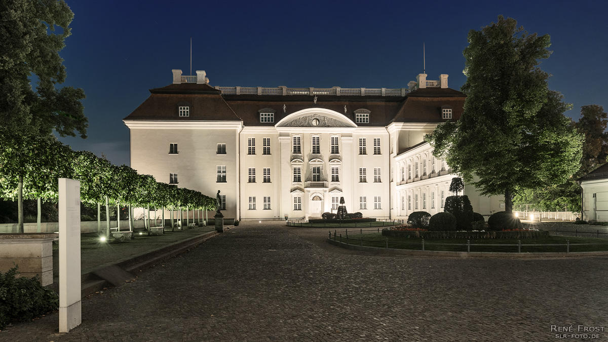 Schloß Köpenick mit Schloßhof bei Nacht II