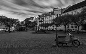 Schüßlerplatz ohne Straßenbeleuchtung bei Vollmond (Stromausfall)