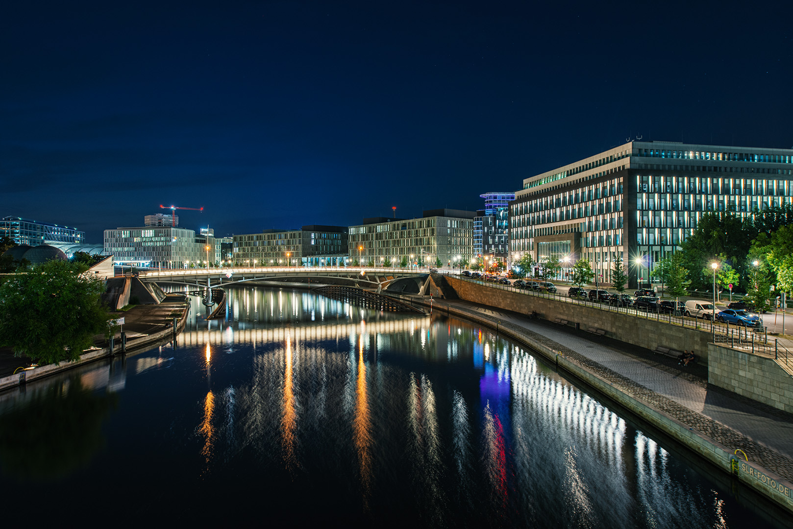 Spreebogen mit Kronprinzenbrücke und Bundespressekonferenz