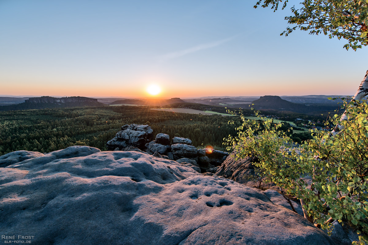 Sächsische Schweiz - Blick vom Gohrisch bei Sonnenuntergang auf Pfaffenstein, Quirl, Königstein und Lilienstein